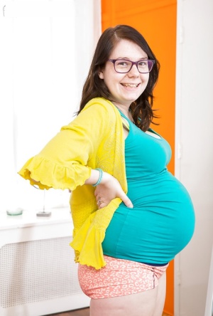 Pregnant Fuck In Glasses - Free Pregnant Vagina Pics - Tight Wet Pussy Porn